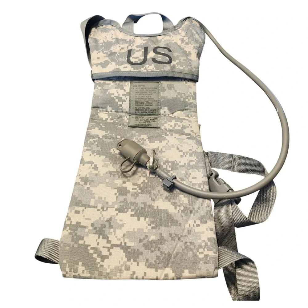 MOLLE II Hydration System Carrier ACU Digital Camo Lions‎ Serv. 8465-01-525-5531
